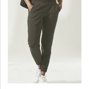 Athleta Textured Brooklyn Jogger Size 10 mountain olive EUC
